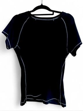 ALO Yoga Black Short Sleeve Active Tee with Contrast Stitching